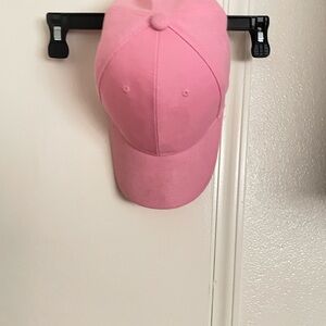 Pink Baseball Cap new ,good condition and nice color .